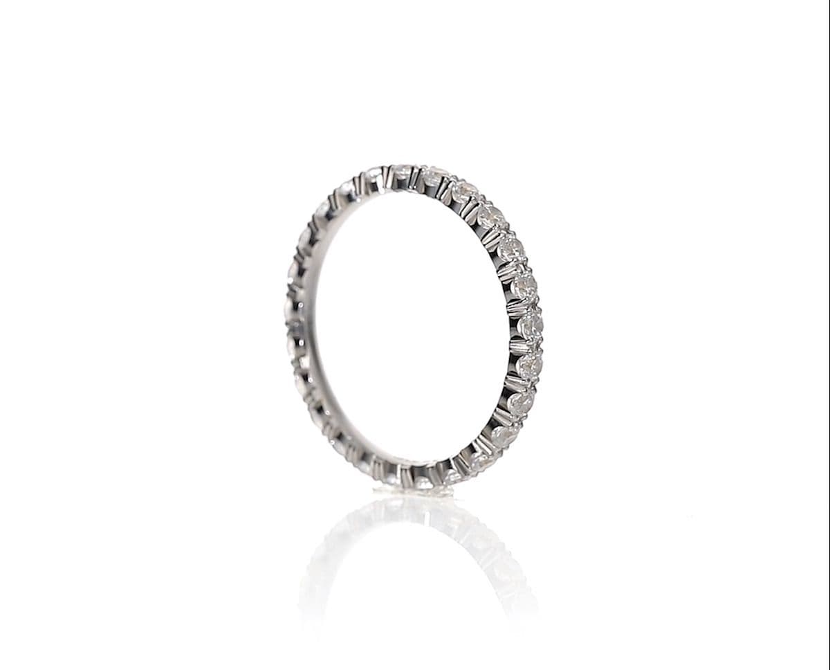 Video eines weißen Diamantrings