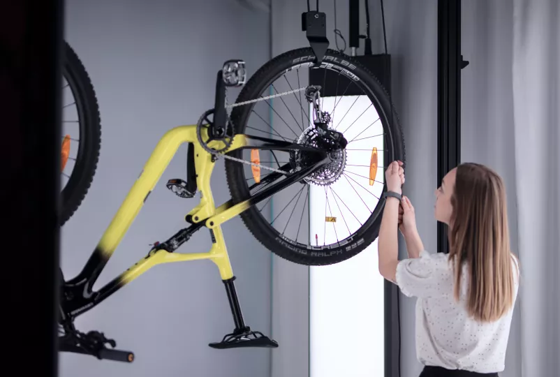 Fahrrad-Hebesystem und Aufhängungssystem im Bike Studio
