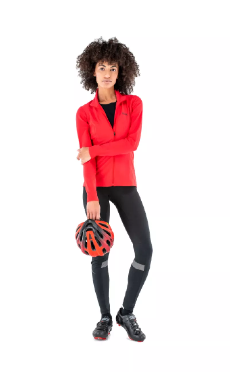 Packshot einer Frau in Fahrradbekleidung