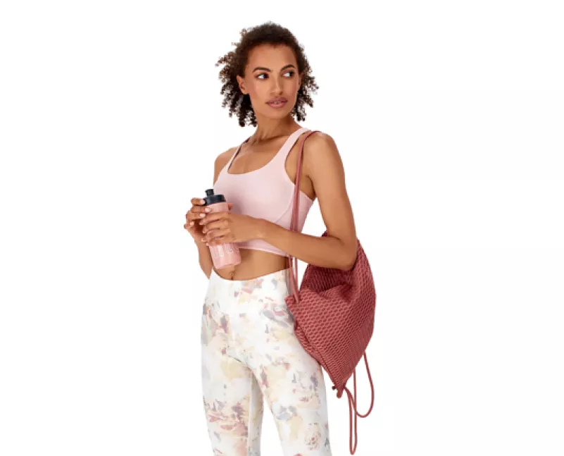 Detailaufnahme eines Fashion-Models in Sportoutfit
