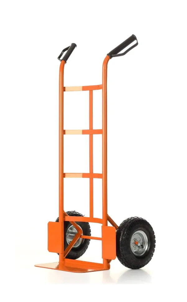 Packshot eines orangefarbenen Trolleys