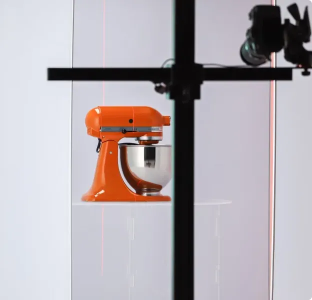 Produktaufnahme einer orangenen KitchenAid-Küchenmaschine